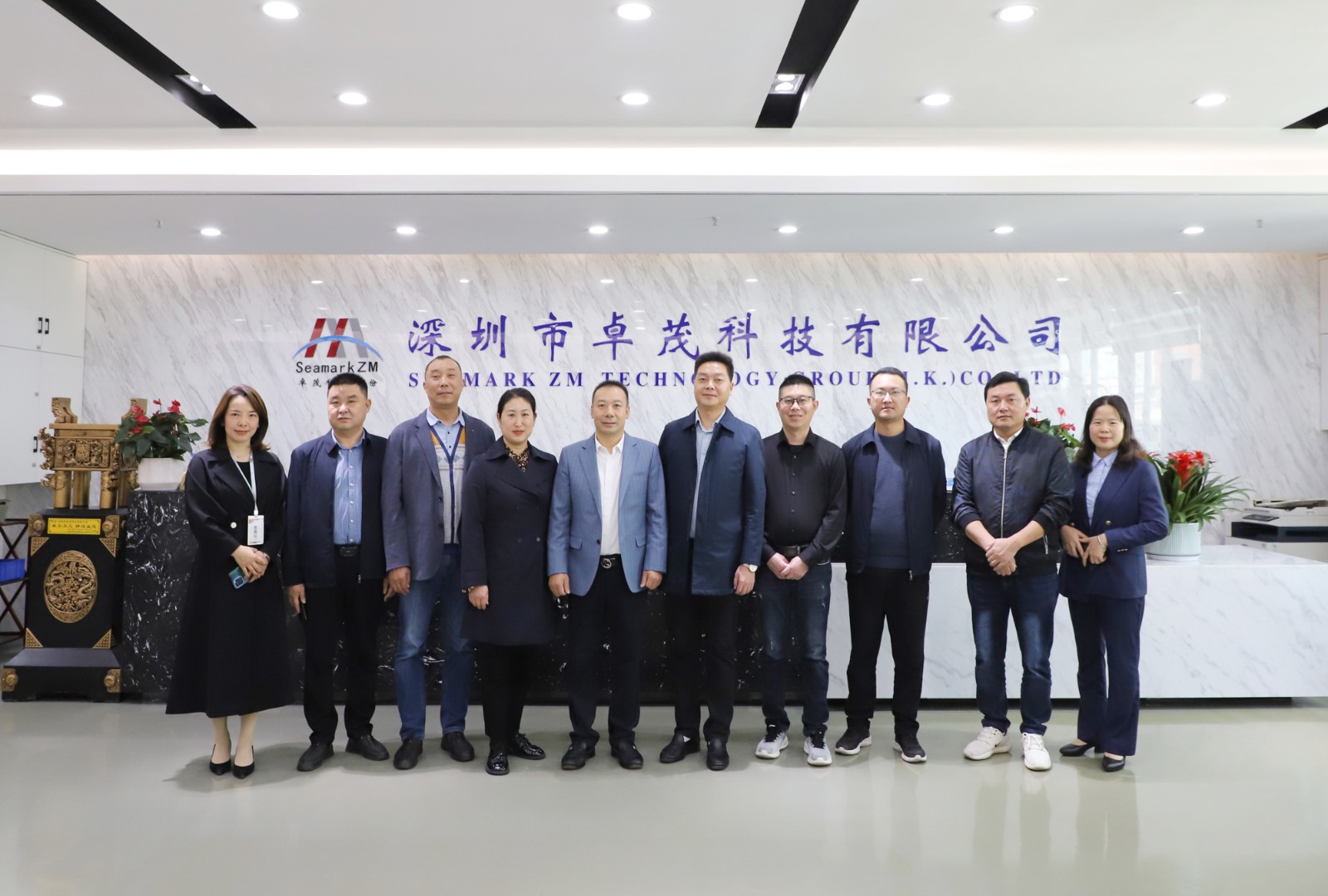 聞總與湖北省?？悼h政府副縣長(cháng)龔夫一行合影.jpg